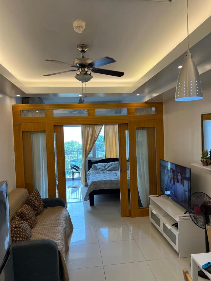 Ron'S Condo Overlooking The Lake Tagaytay City Екстериор снимка