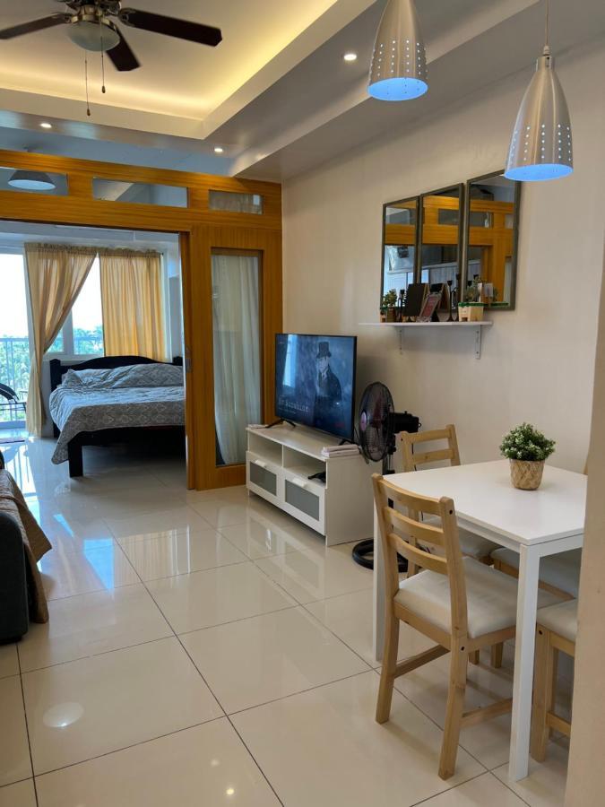 Ron'S Condo Overlooking The Lake Tagaytay City Екстериор снимка