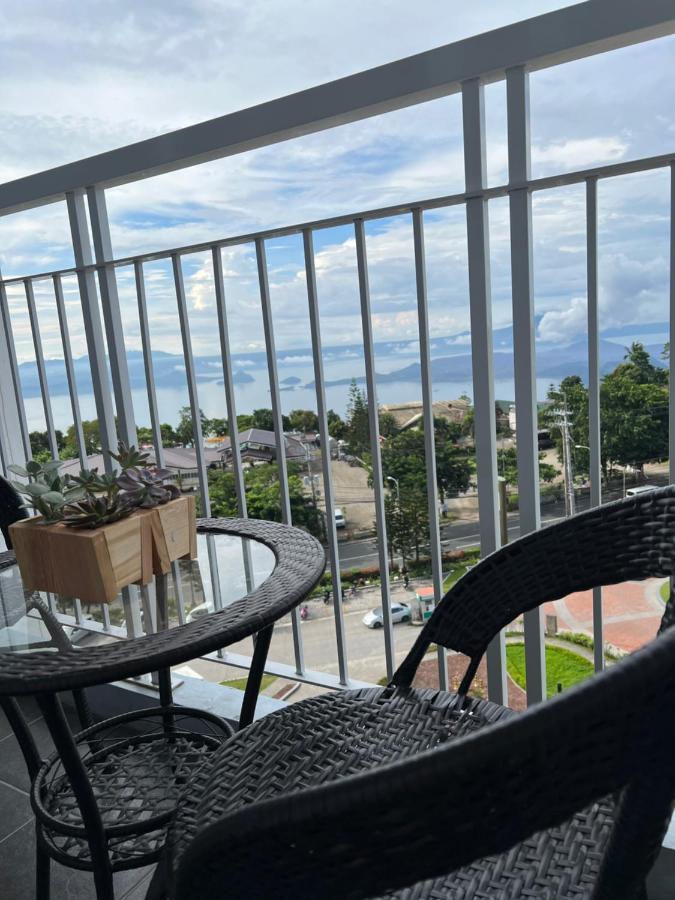 Ron'S Condo Overlooking The Lake Tagaytay City Екстериор снимка
