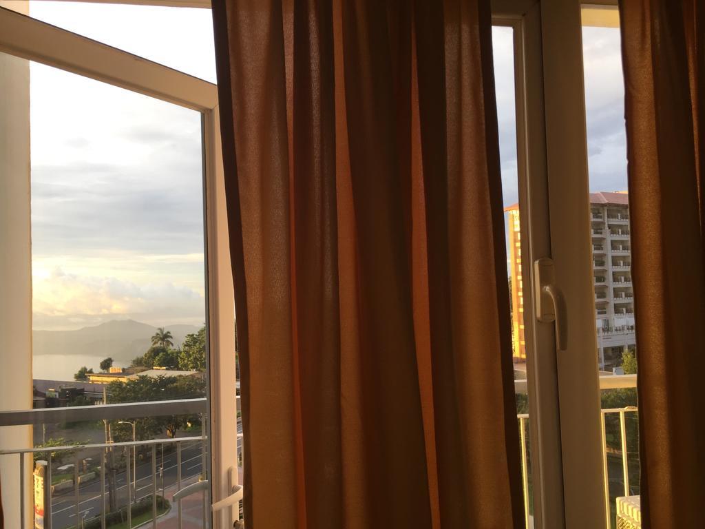 Ron'S Condo Overlooking The Lake Tagaytay City Екстериор снимка