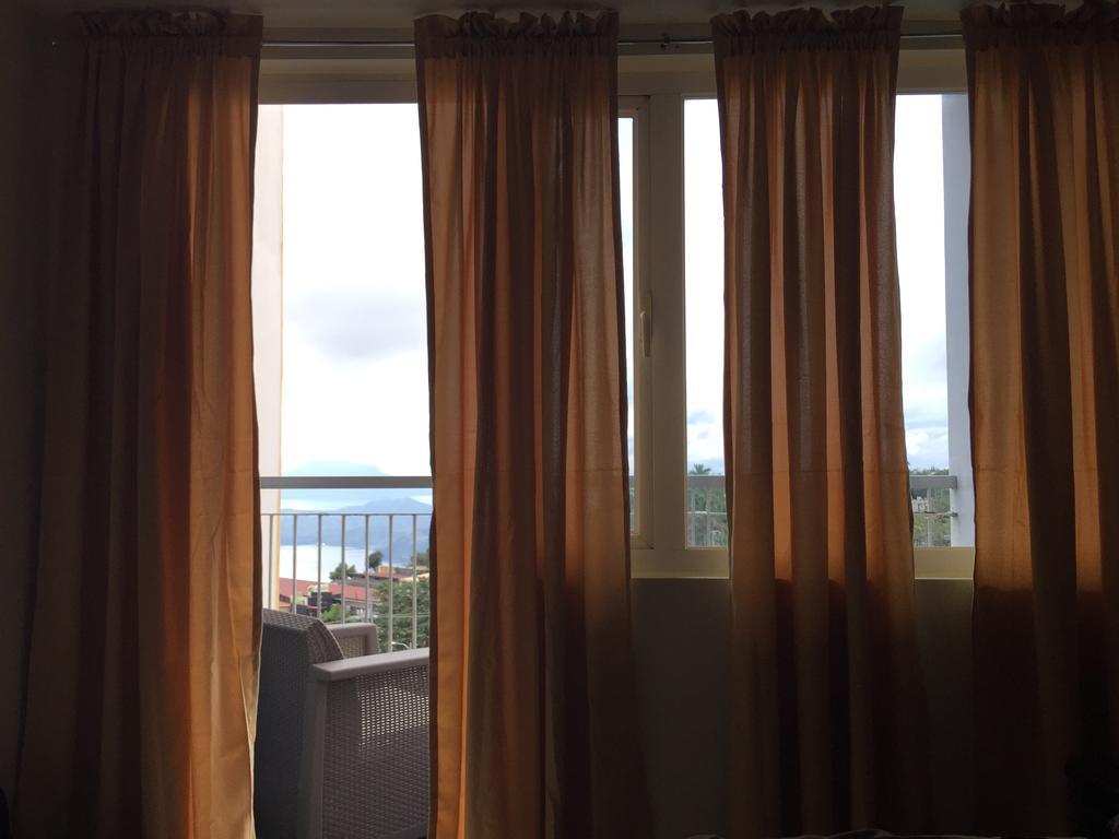 Ron'S Condo Overlooking The Lake Tagaytay City Екстериор снимка