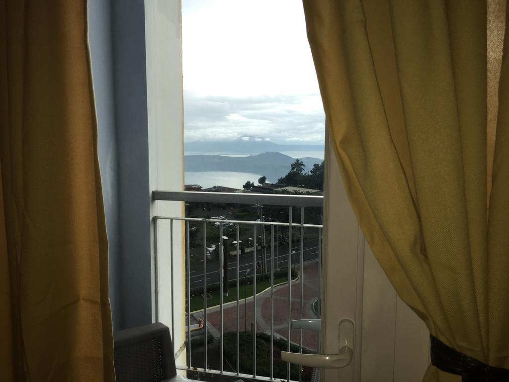 Ron'S Condo Overlooking The Lake Tagaytay City Екстериор снимка