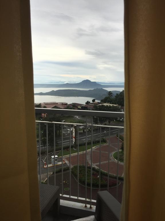 Ron'S Condo Overlooking The Lake Tagaytay City Екстериор снимка