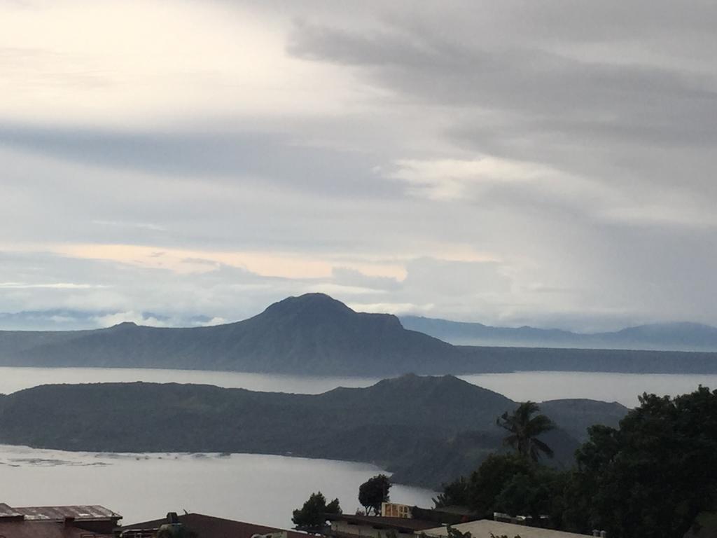 Ron'S Condo Overlooking The Lake Tagaytay City Екстериор снимка